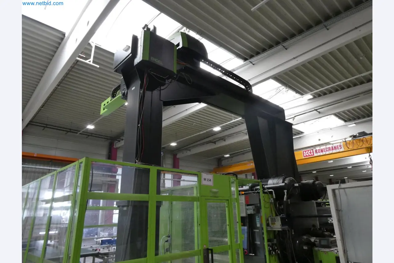 Engel Spritzgießmaschinen und Maschinen aus der Kunststoffindustrie-10