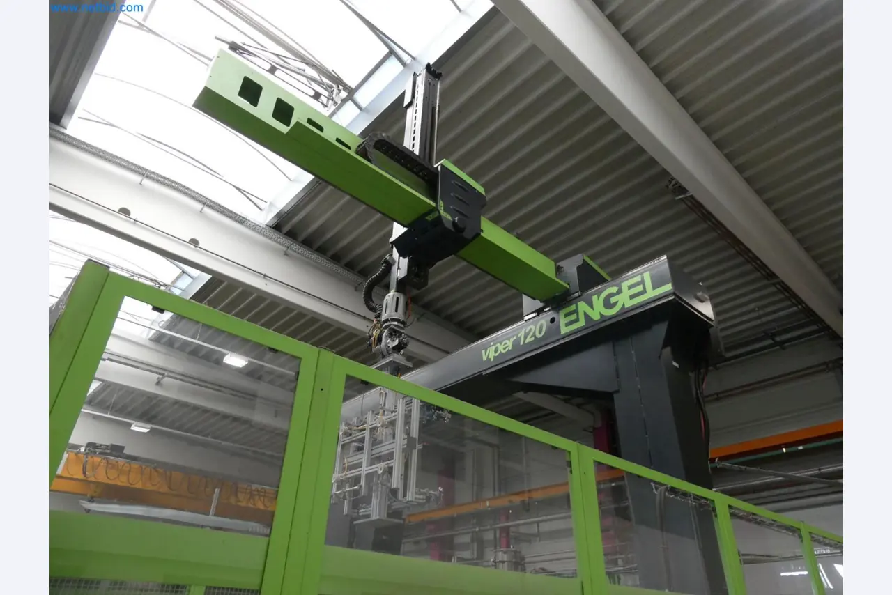 Engel Spritzgießmaschinen und Maschinen aus der Kunststoffindustrie-13