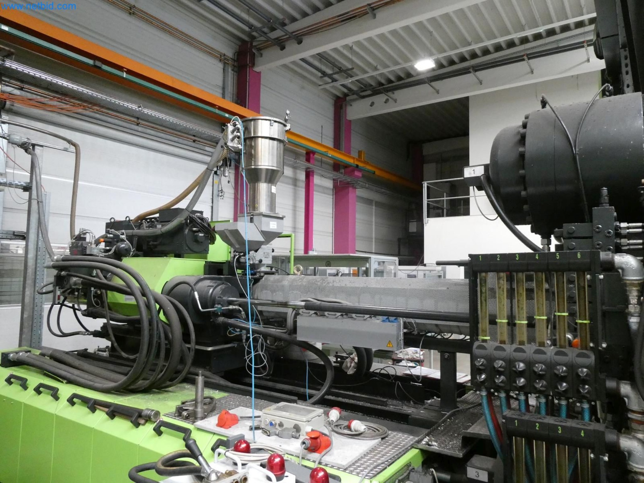 Engel Spritzgießmaschinen und Maschinen aus der Kunststoffindustrie-5