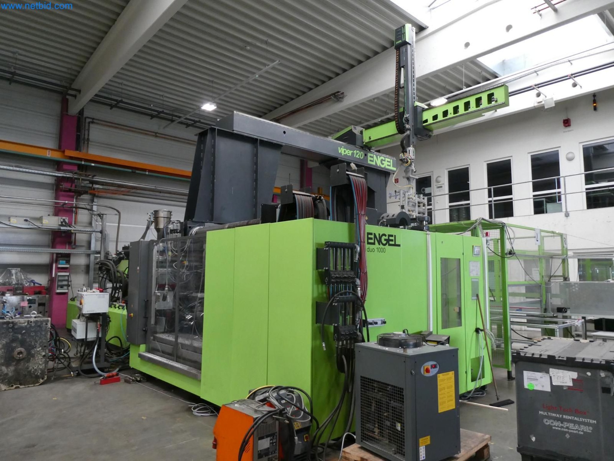 Engel Spritzgießmaschinen und Maschinen aus der Kunststoffindustrie-6