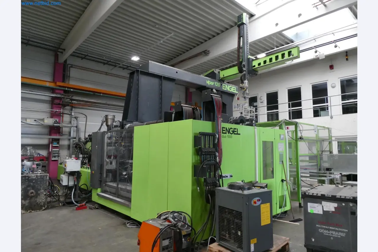 Engel Spritzgießmaschinen und Maschinen aus der Kunststoffindustrie-6