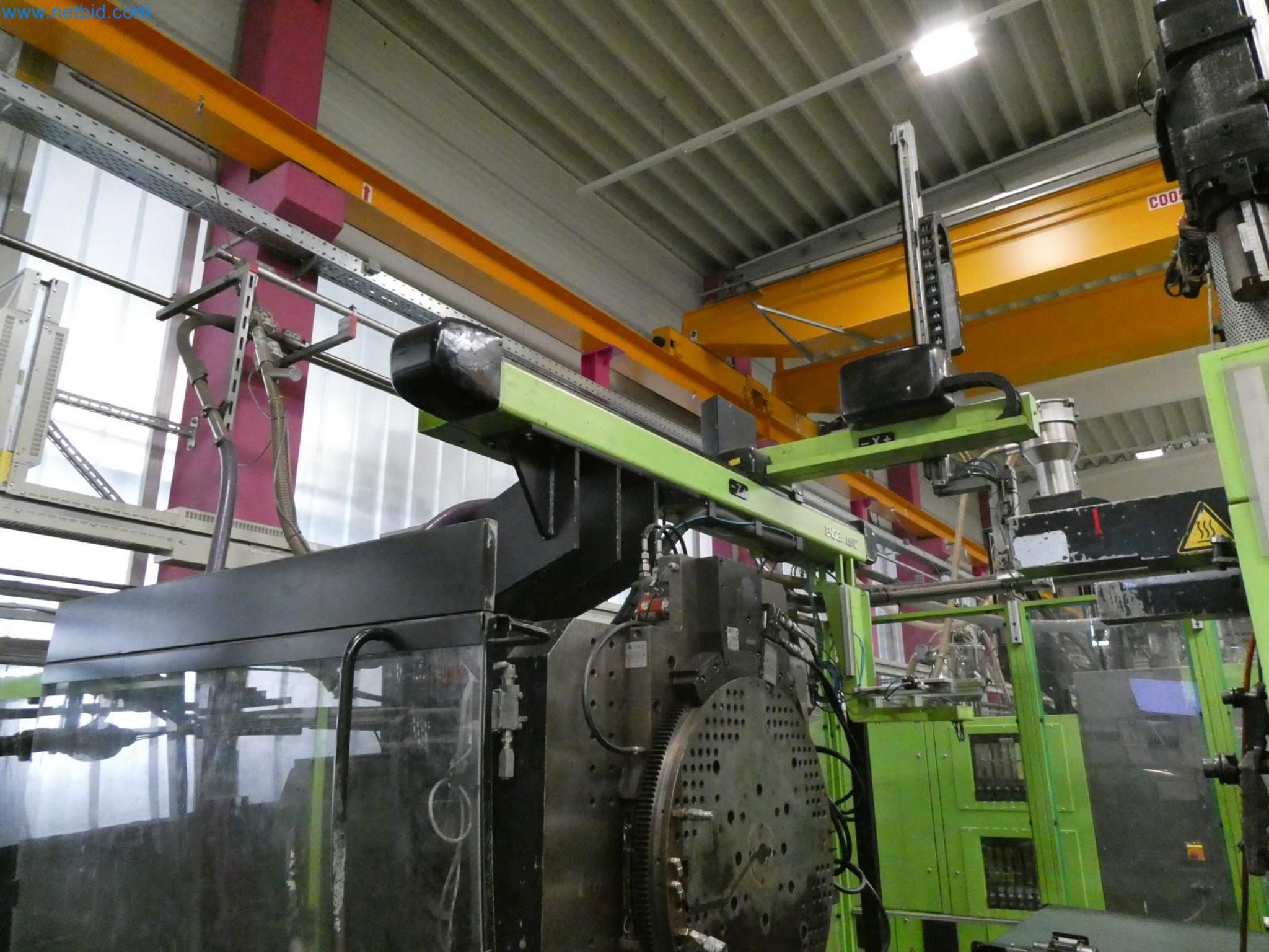 Engel Spritzgießmaschinen und Maschinen aus der Kunststoffindustrie-11