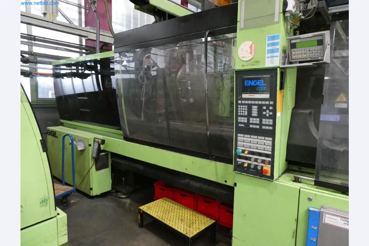 Engel Spritzgießmaschinen und Maschinen aus der Kunststoffindustrie-2