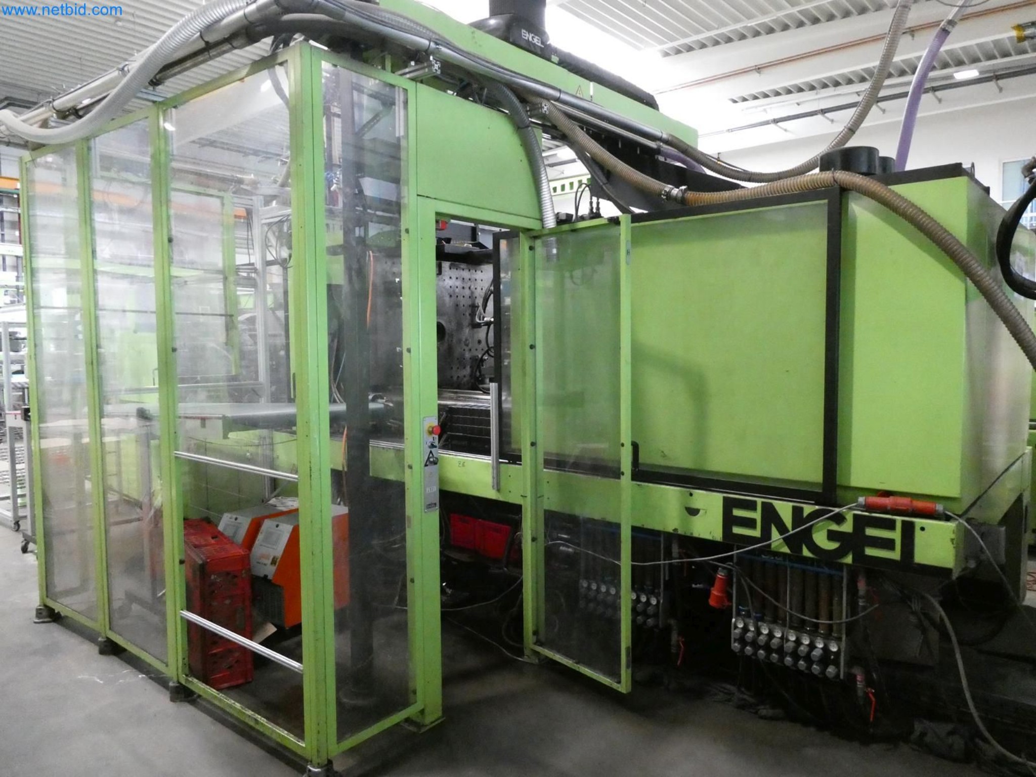 Engel Spritzgießmaschinen und Maschinen aus der Kunststoffindustrie-6