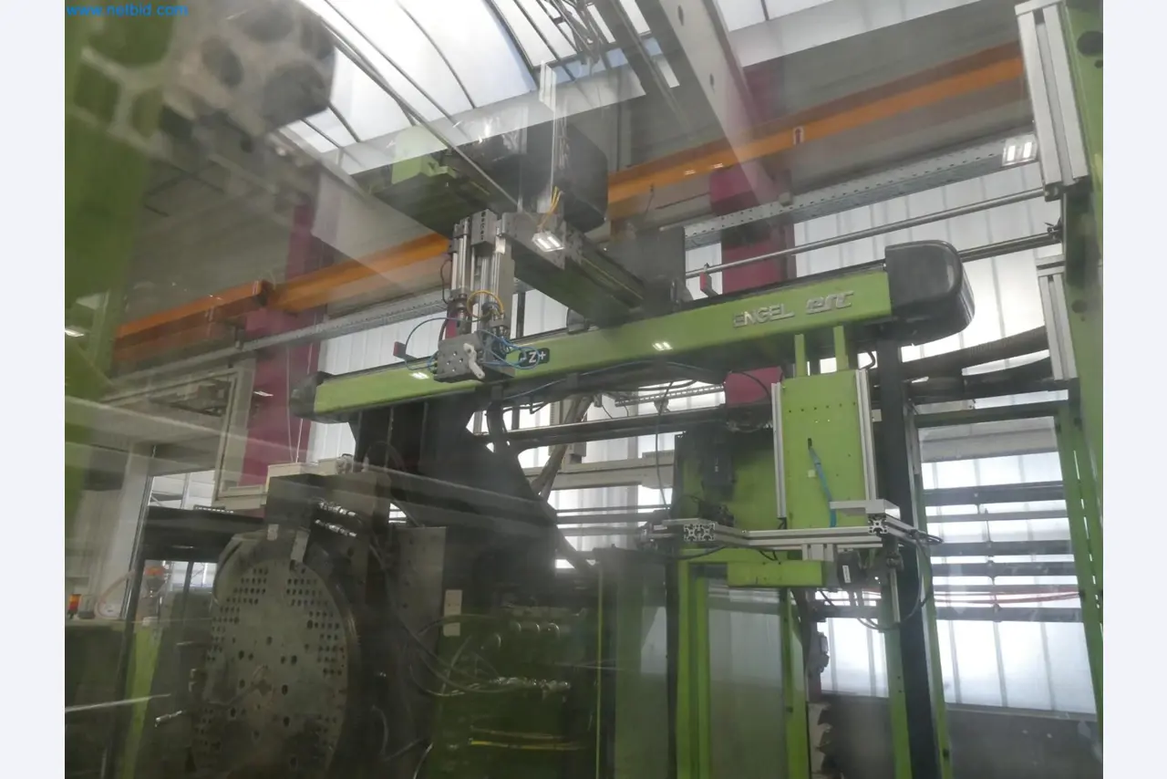 Engel Spritzgießmaschinen und Maschinen aus der Kunststoffindustrie-8