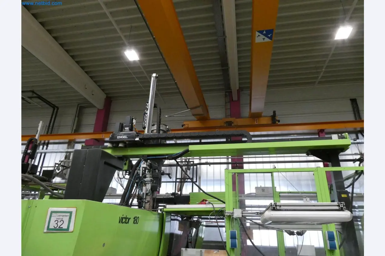 Engel Spritzgießmaschinen und Maschinen aus der Kunststoffindustrie-10