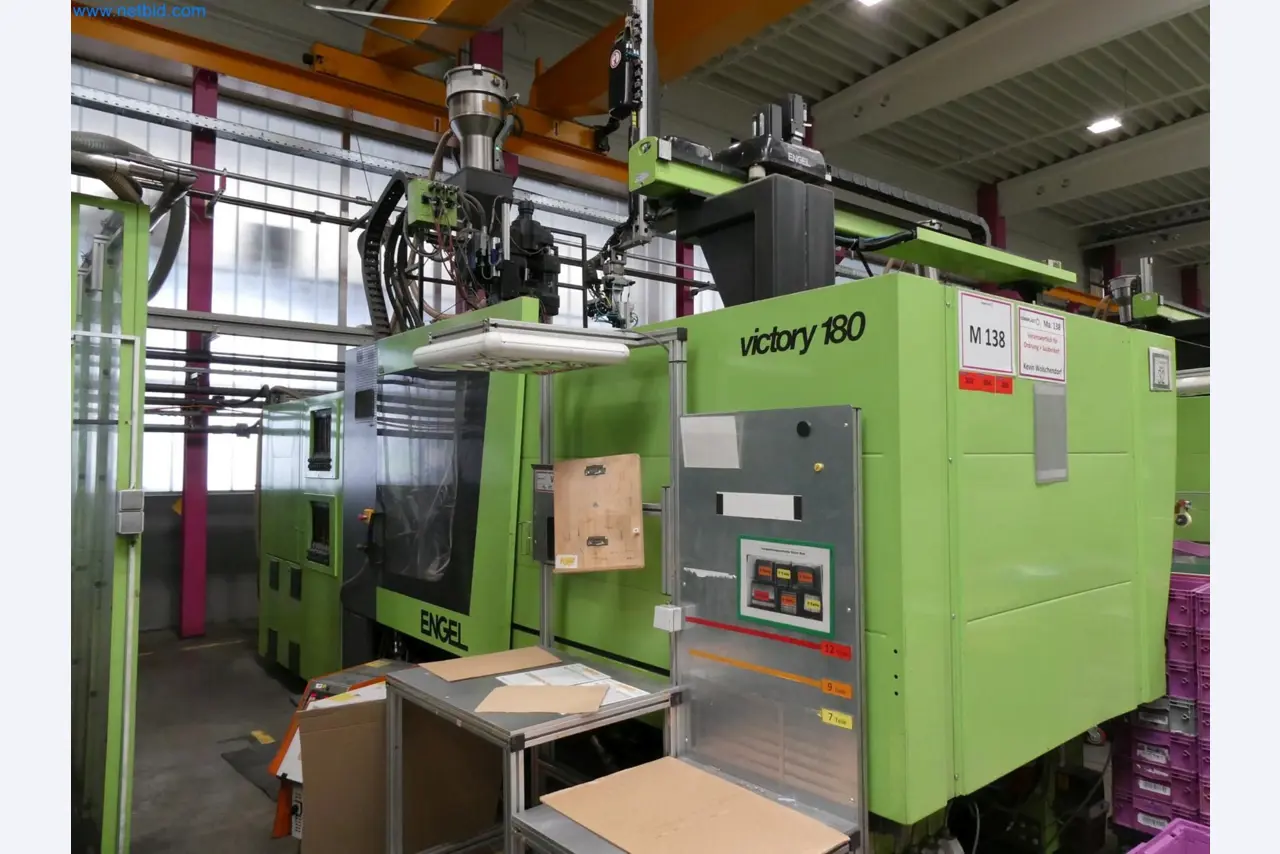 Engel Spritzgießmaschinen und Maschinen aus der Kunststoffindustrie-1