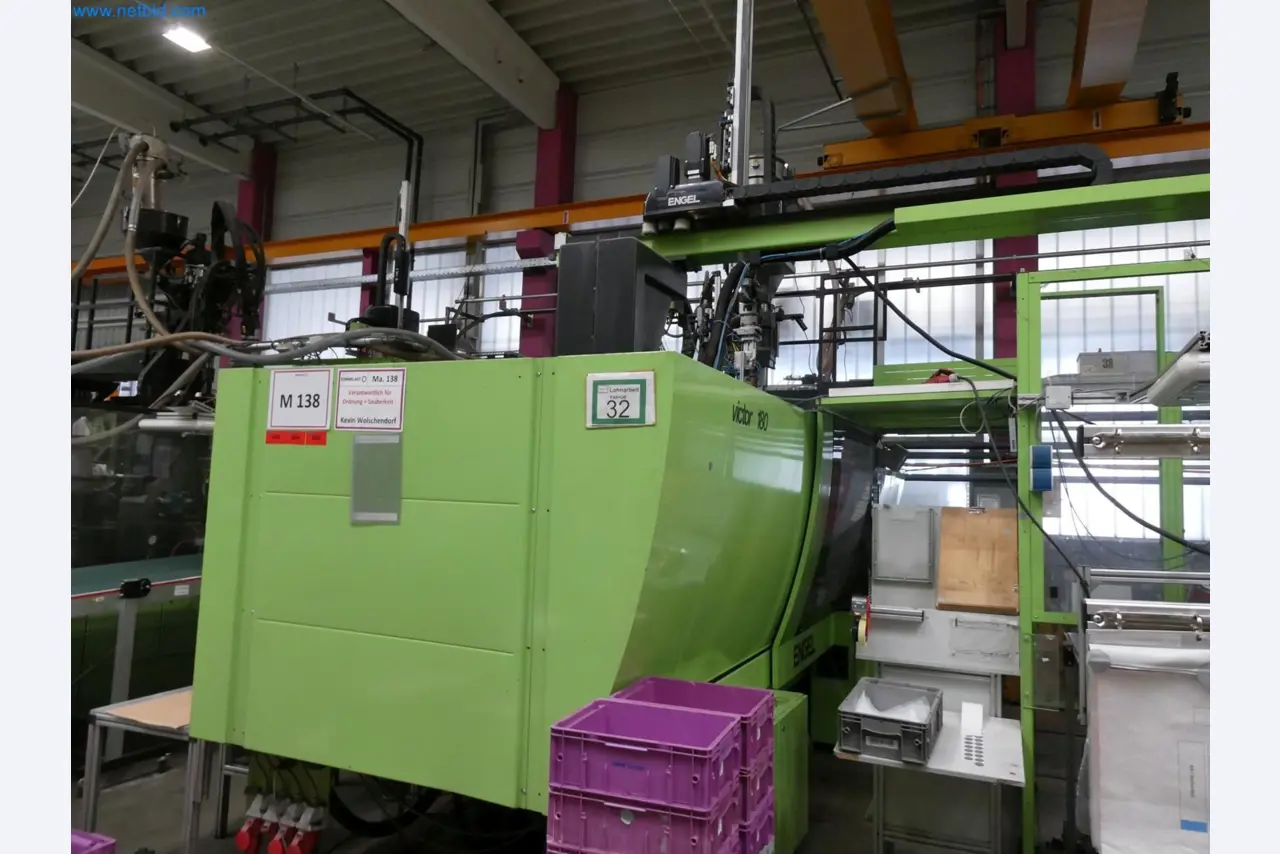 Engel Spritzgießmaschinen und Maschinen aus der Kunststoffindustrie-2