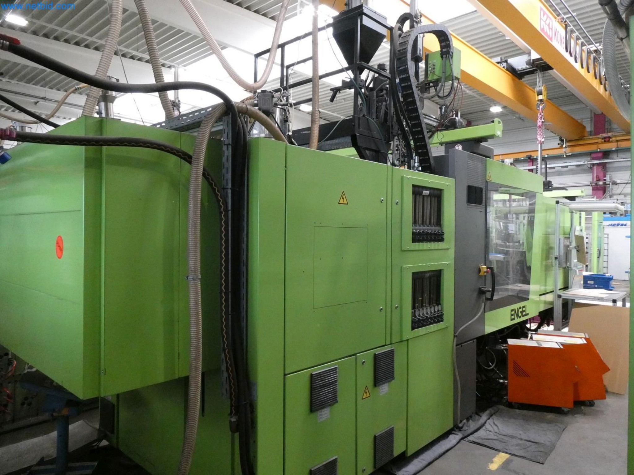 Engel Spritzgießmaschinen und Maschinen aus der Kunststoffindustrie-3