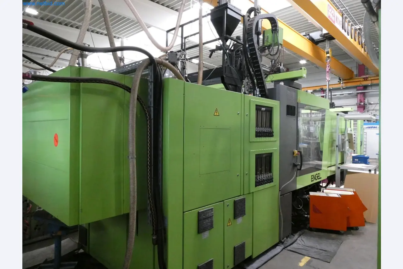Engel Spritzgießmaschinen und Maschinen aus der Kunststoffindustrie-3