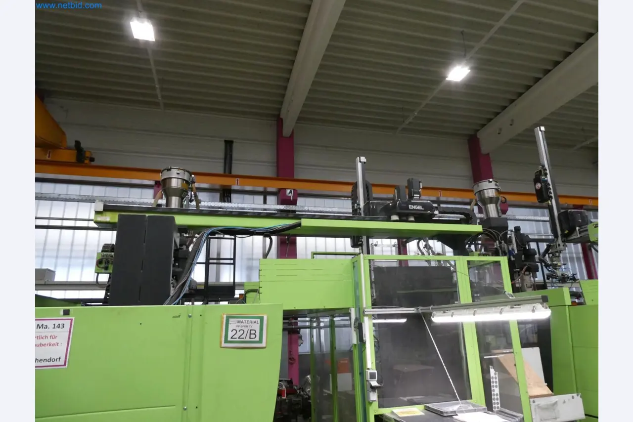 Engel Spritzgießmaschinen und Maschinen aus der Kunststoffindustrie-10