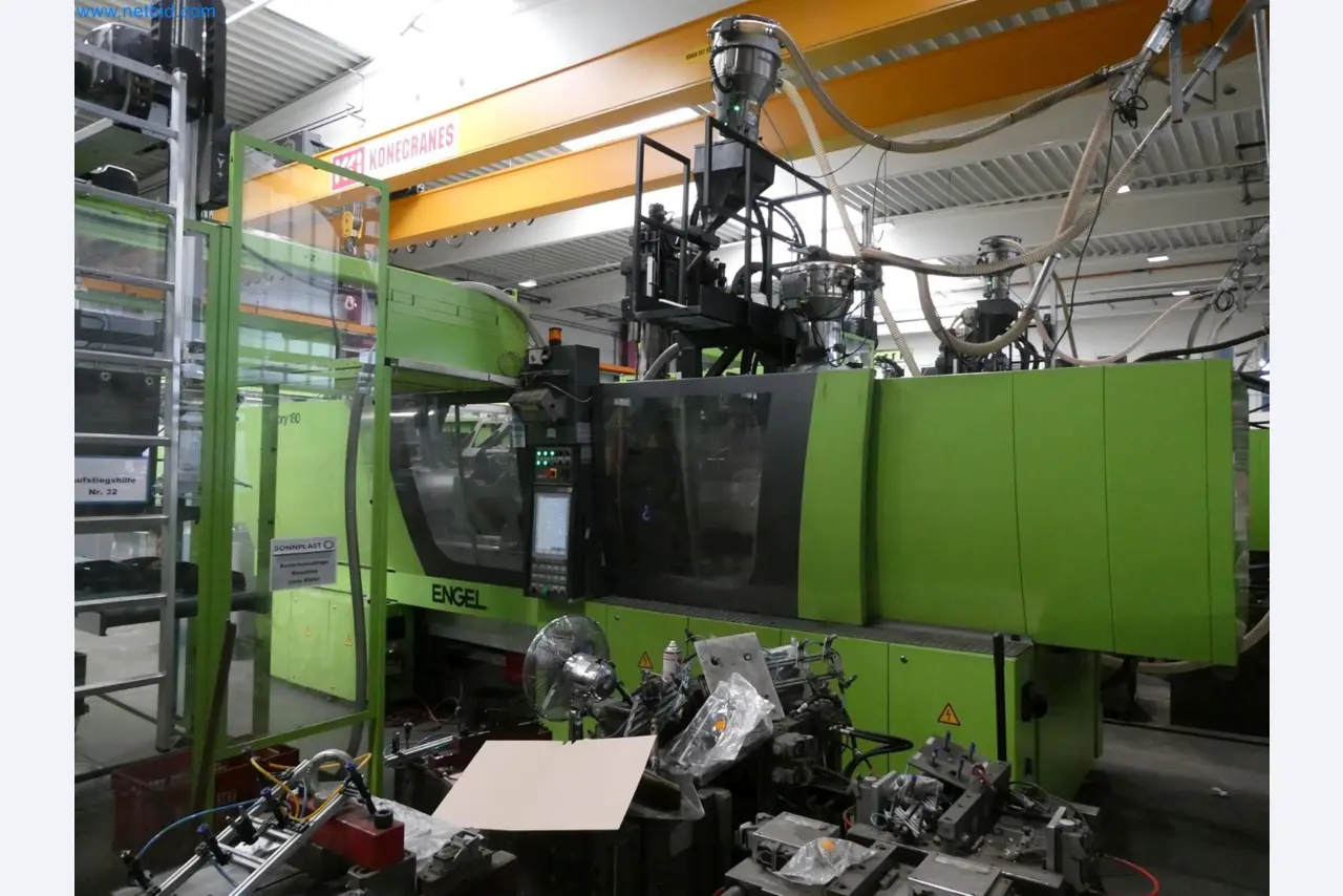 Engel Spritzgießmaschinen und Maschinen aus der Kunststoffindustrie-3