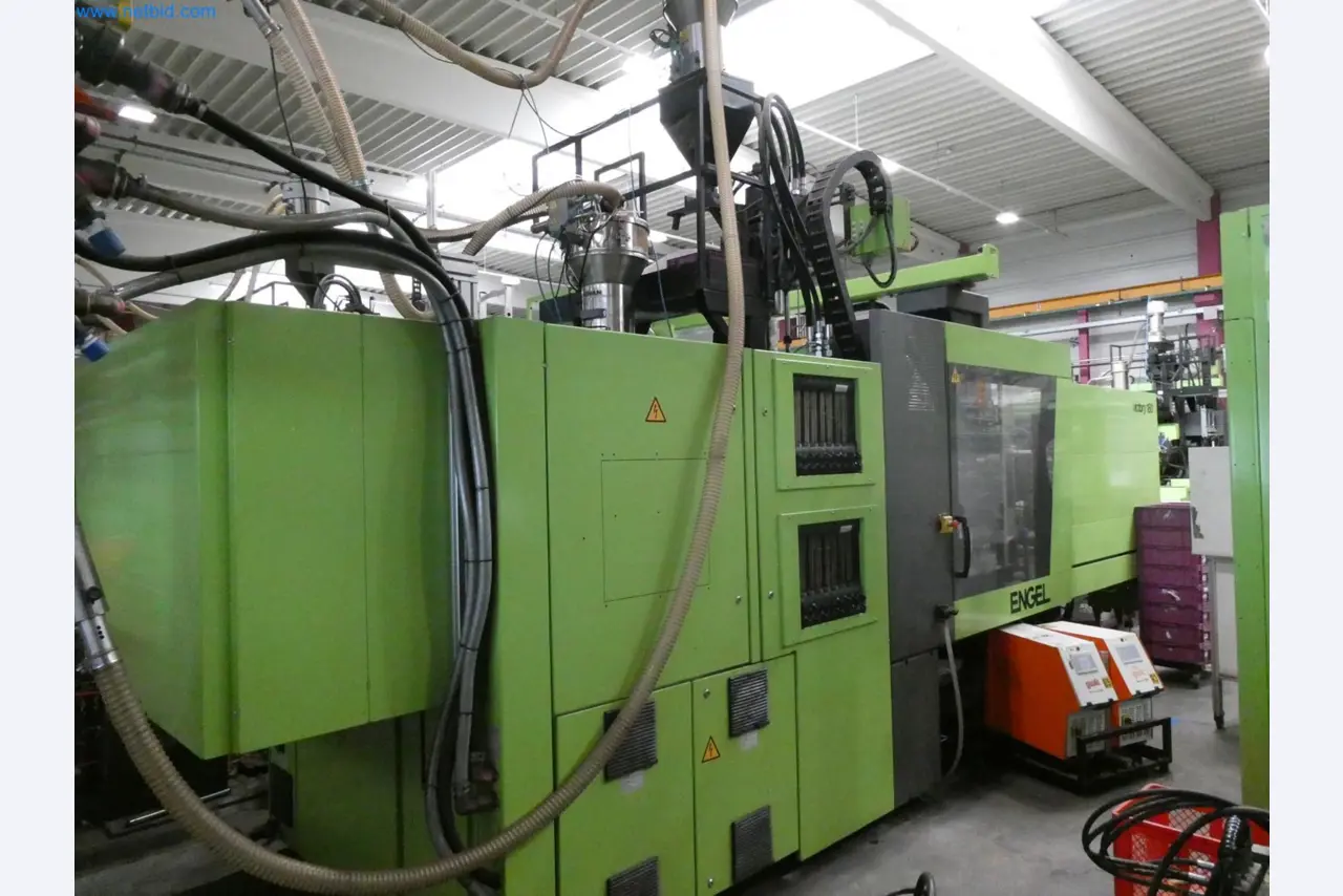 Engel Spritzgießmaschinen und Maschinen aus der Kunststoffindustrie-5