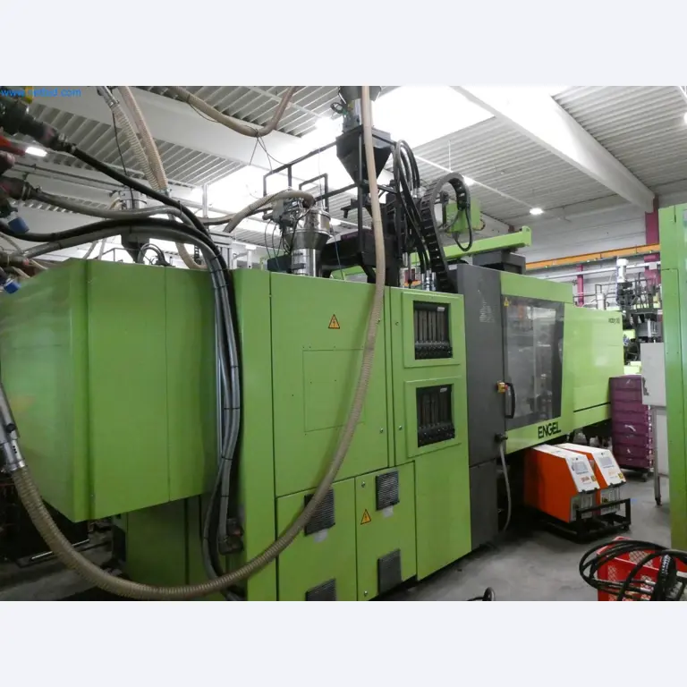 Engel Spritzgießmaschinen und Maschinen aus der Kunststoffindustrie-5