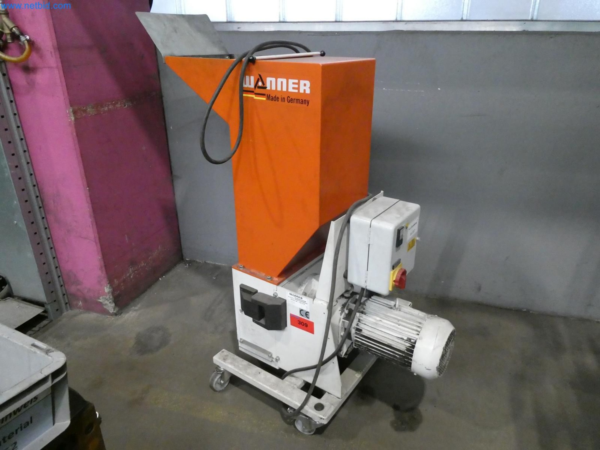 Engel Spritzgießmaschinen und Maschinen aus der Kunststoffindustrie-1