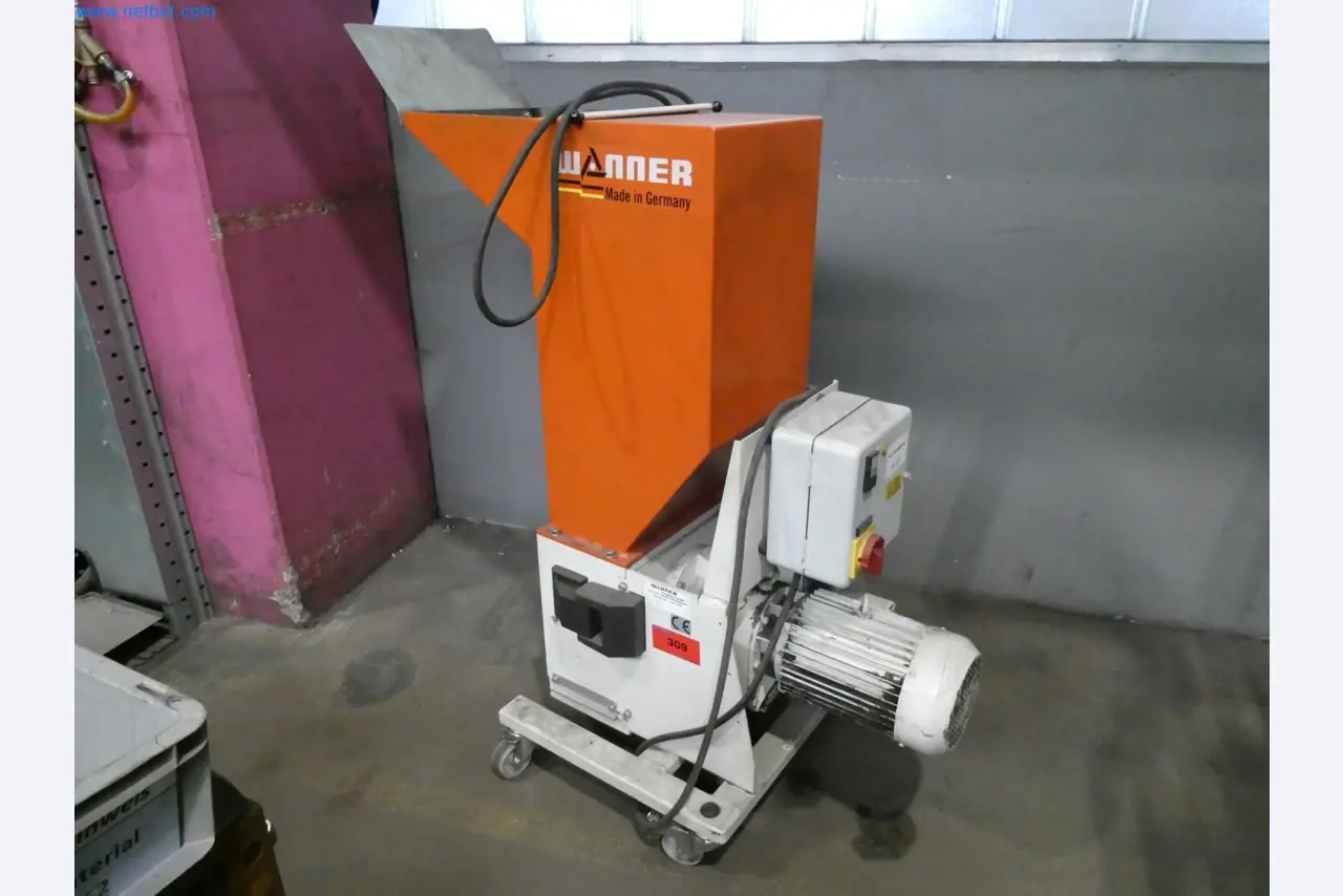 Engel Spritzgießmaschinen und Maschinen aus der Kunststoffindustrie-1