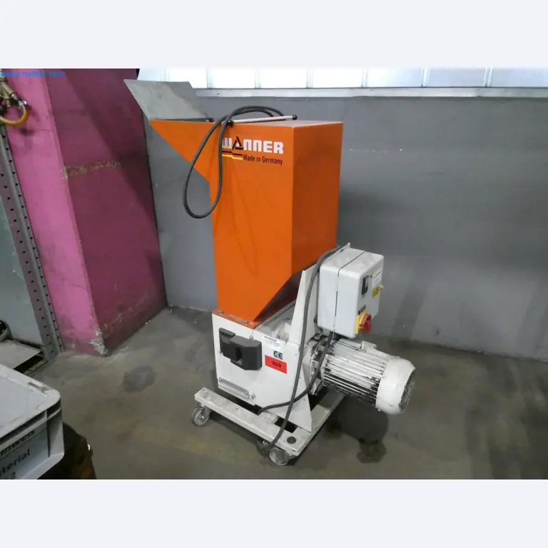 Engel Spritzgießmaschinen und Maschinen aus der Kunststoffindustrie-1