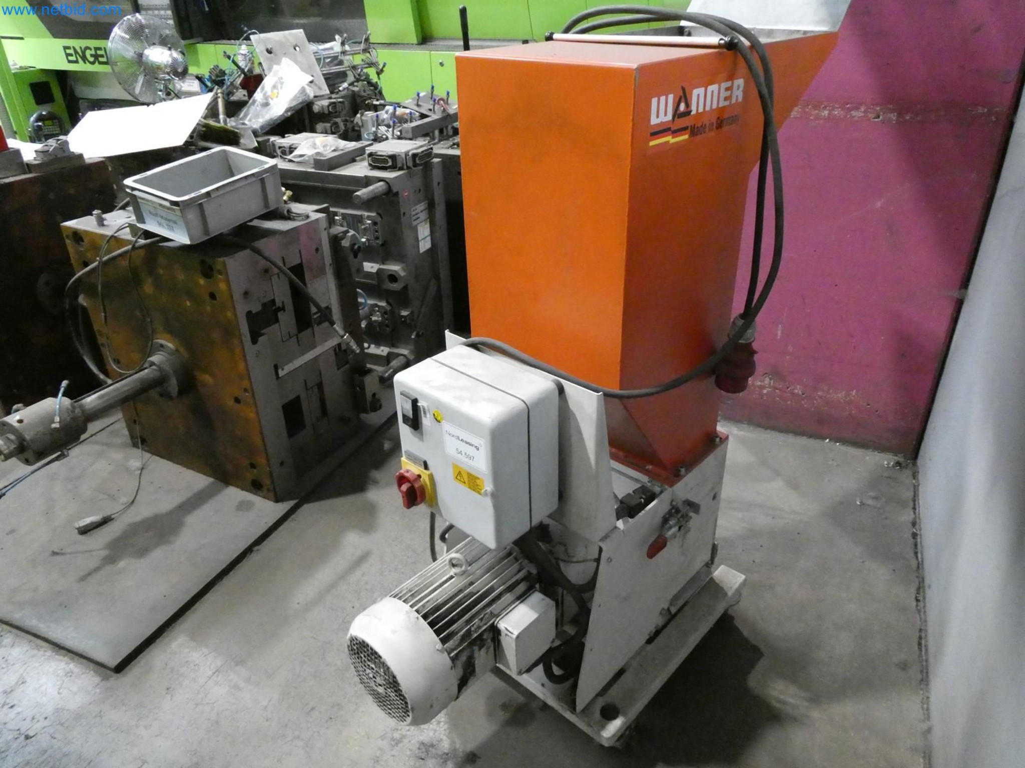 Engel Spritzgießmaschinen und Maschinen aus der Kunststoffindustrie-2