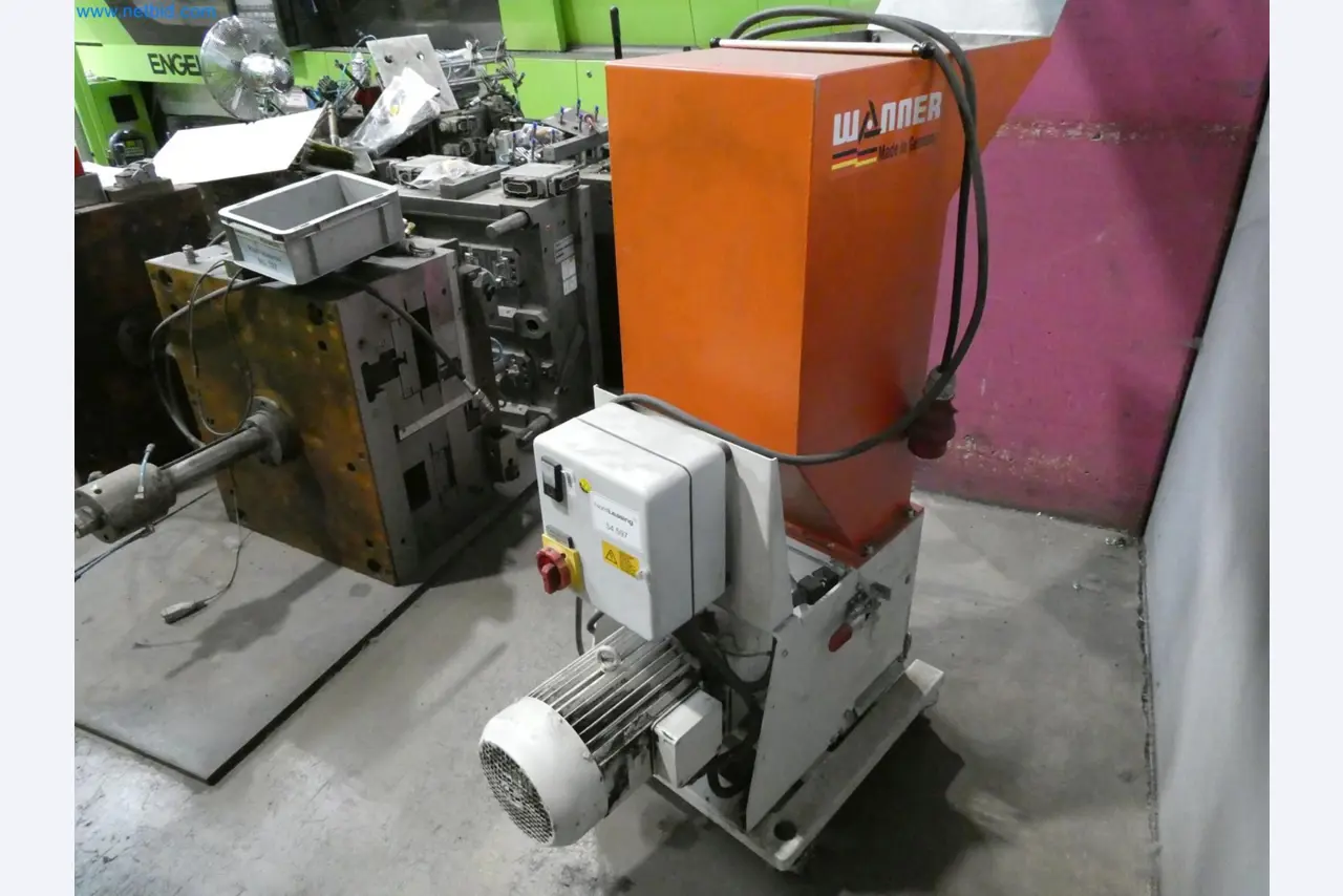 Engel Spritzgießmaschinen und Maschinen aus der Kunststoffindustrie-2