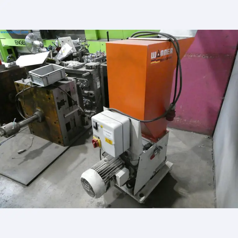 Engel Spritzgießmaschinen und Maschinen aus der Kunststoffindustrie-2