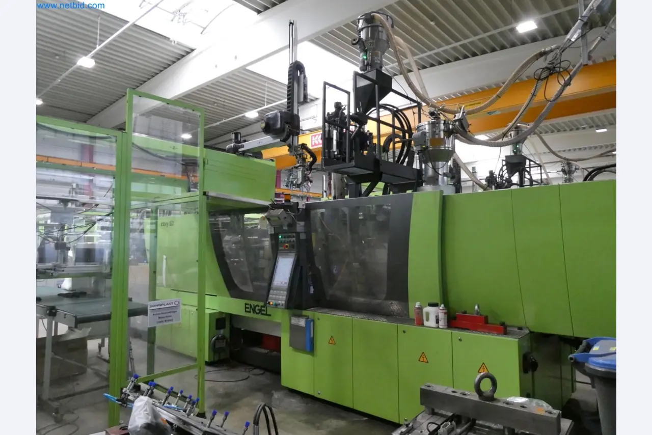 Engel Spritzgießmaschinen und Maschinen aus der Kunststoffindustrie-2