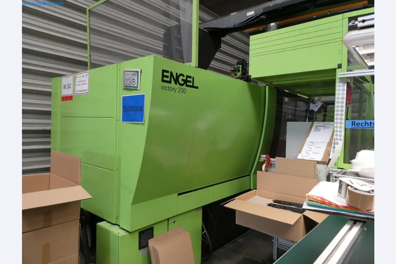 Engel Spritzgießmaschinen und Maschinen aus der Kunststoffindustrie-2