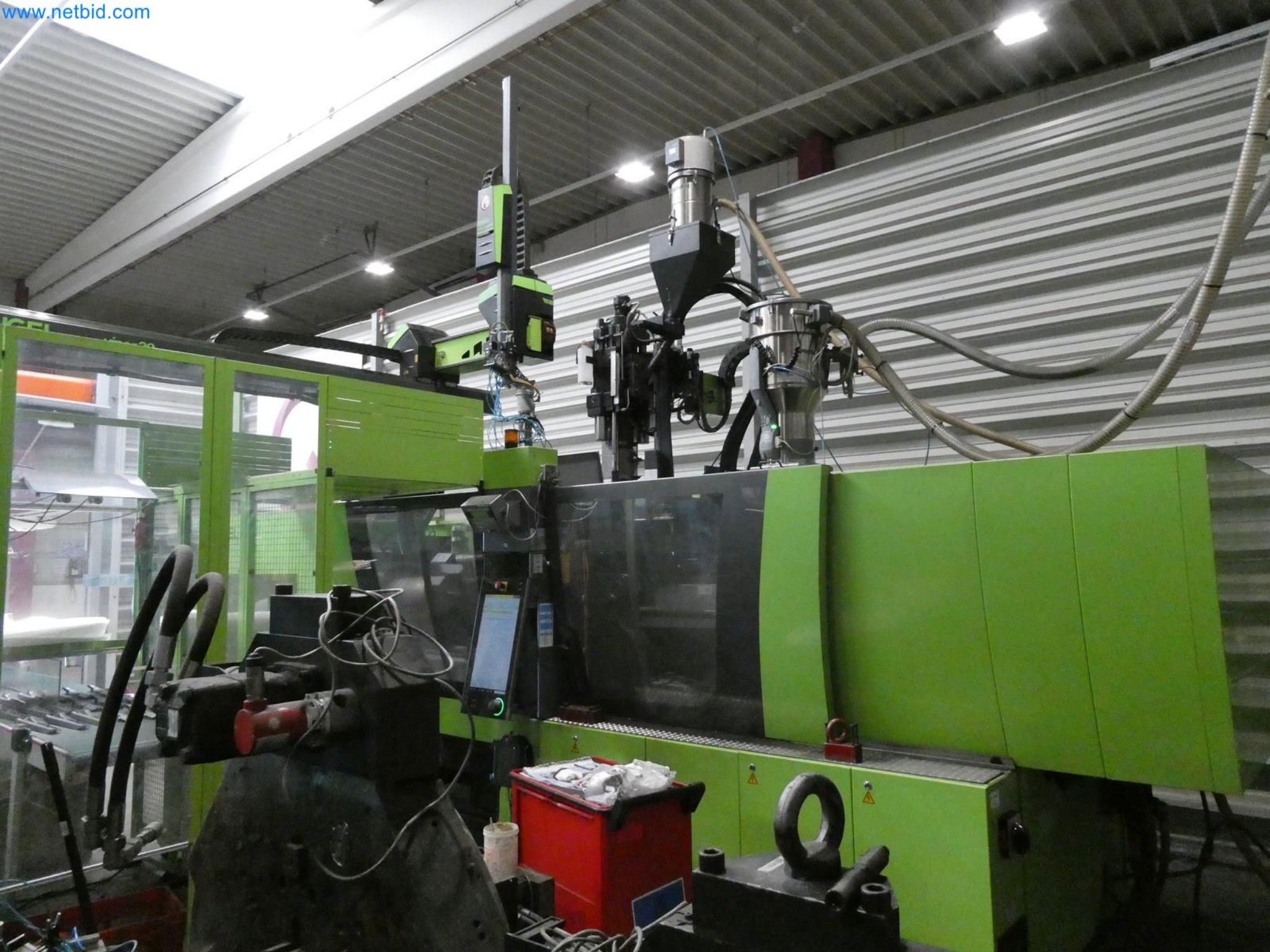 Engel Spritzgießmaschinen und Maschinen aus der Kunststoffindustrie-4