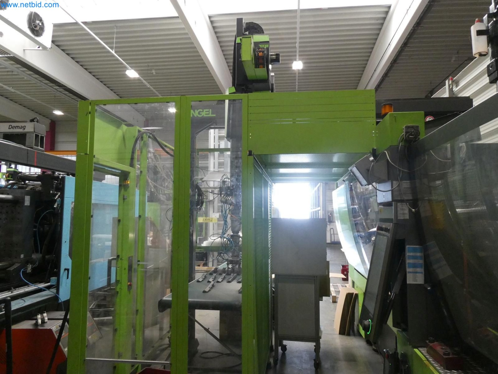 Engel Spritzgießmaschinen und Maschinen aus der Kunststoffindustrie-9
