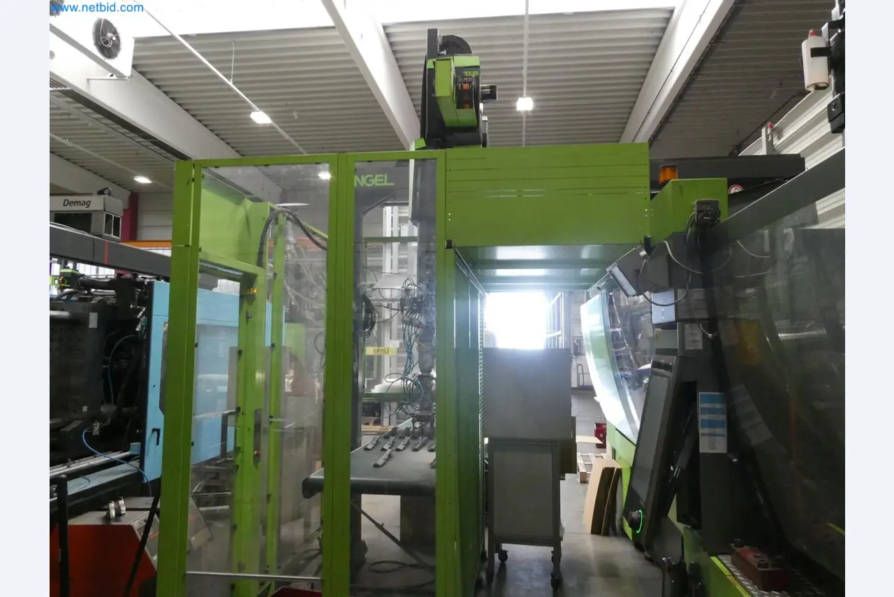 Engel Spritzgießmaschinen und Maschinen aus der Kunststoffindustrie-9