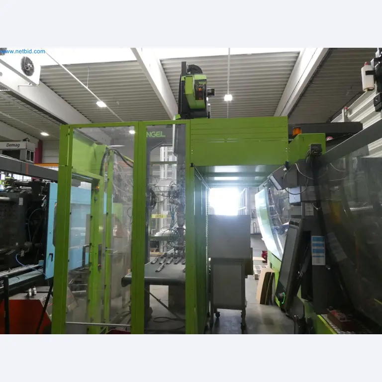 Engel Spritzgießmaschinen und Maschinen aus der Kunststoffindustrie-9