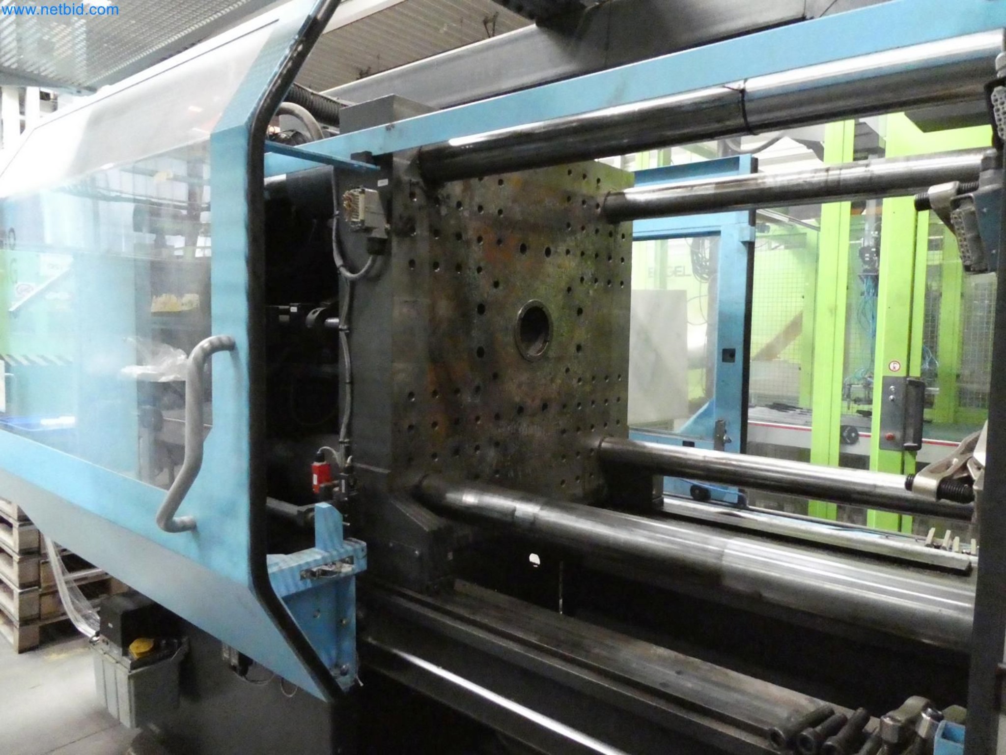 Engel Spritzgießmaschinen und Maschinen aus der Kunststoffindustrie-4