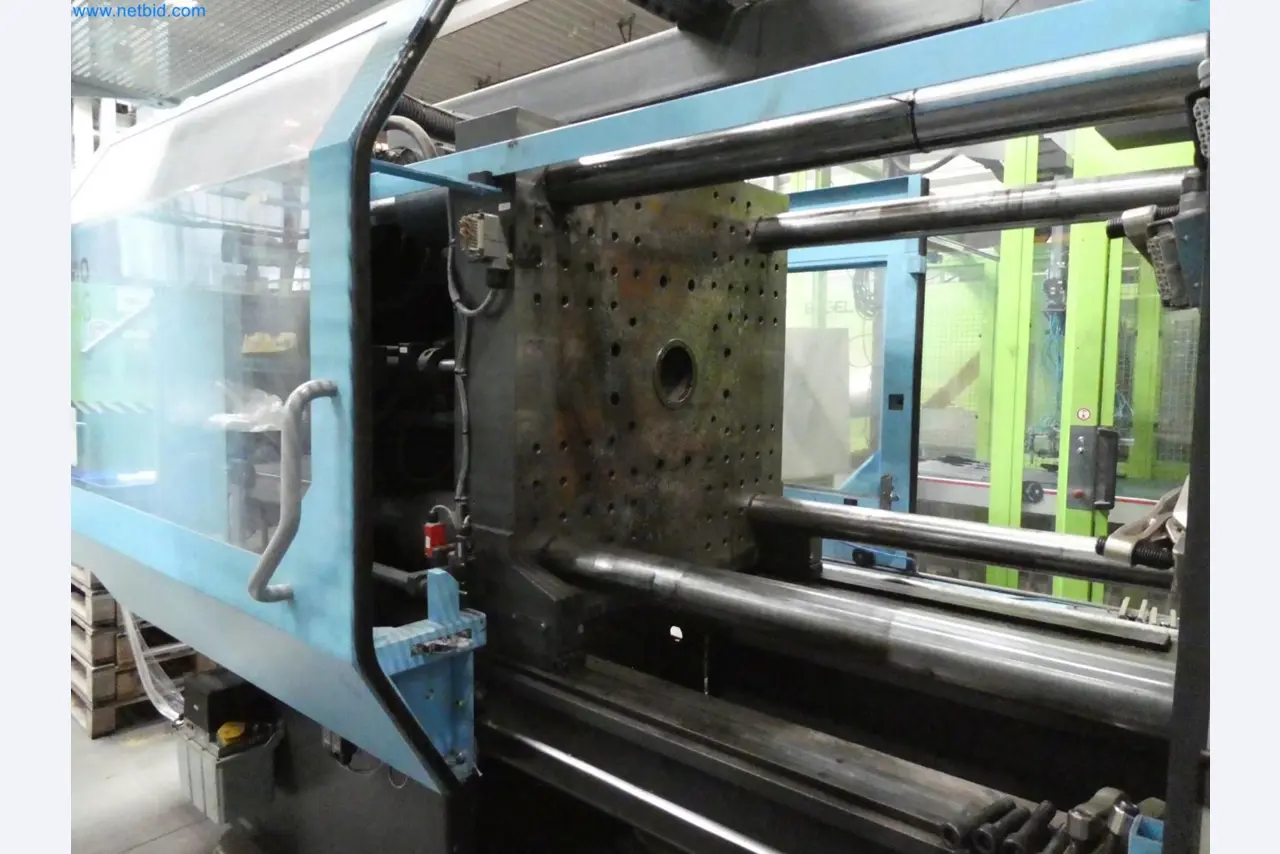 Engel Spritzgießmaschinen und Maschinen aus der Kunststoffindustrie-4