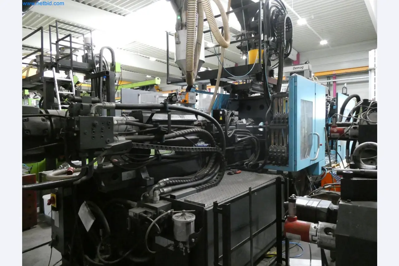 Engel Spritzgießmaschinen und Maschinen aus der Kunststoffindustrie-7