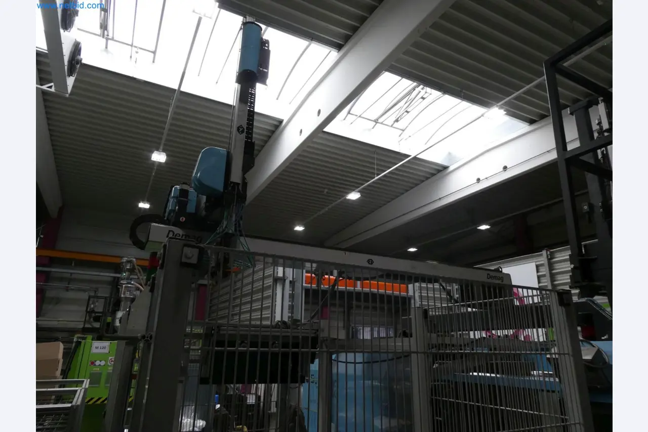 Engel Spritzgießmaschinen und Maschinen aus der Kunststoffindustrie-9