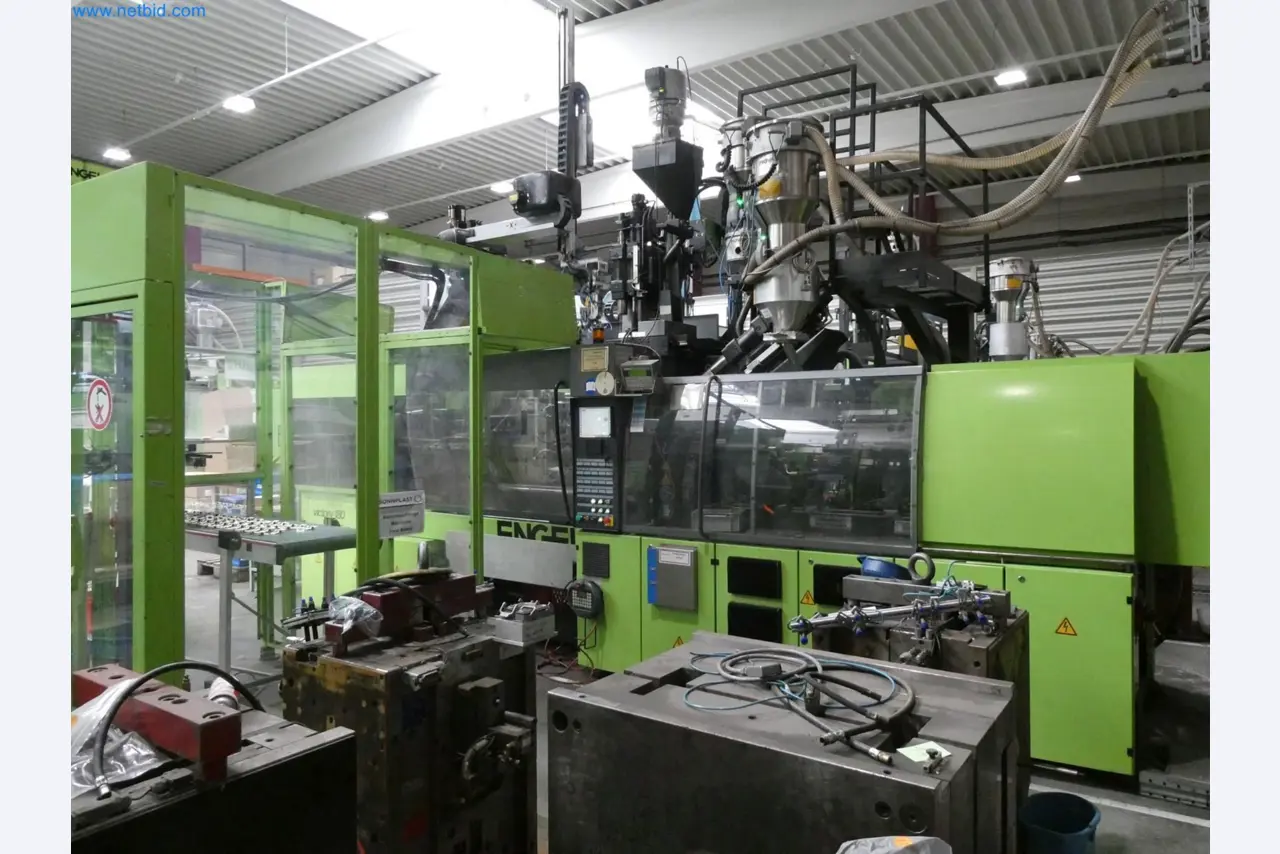 Engel Spritzgießmaschinen und Maschinen aus der Kunststoffindustrie-4