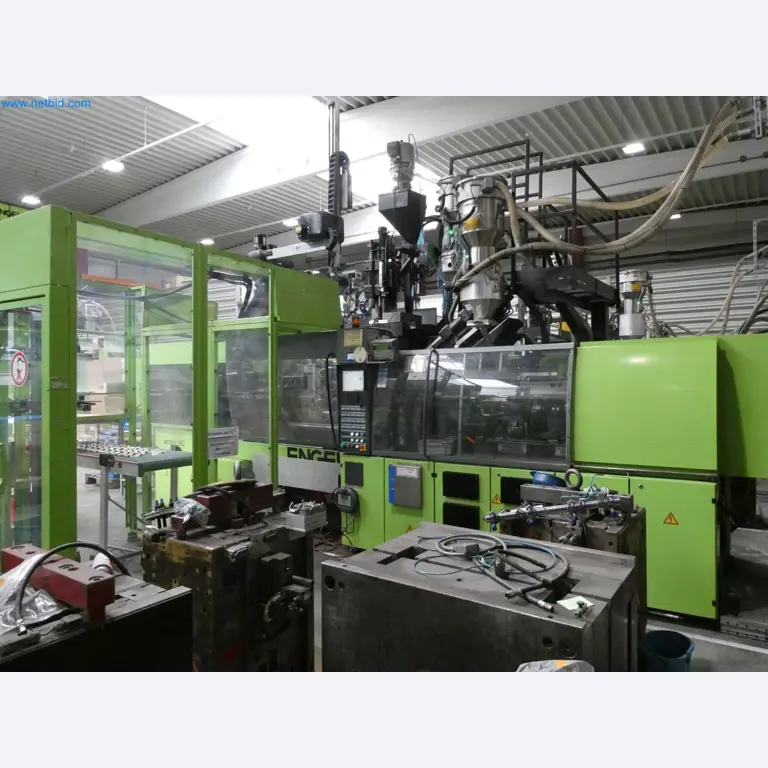 Engel Spritzgießmaschinen und Maschinen aus der Kunststoffindustrie-4