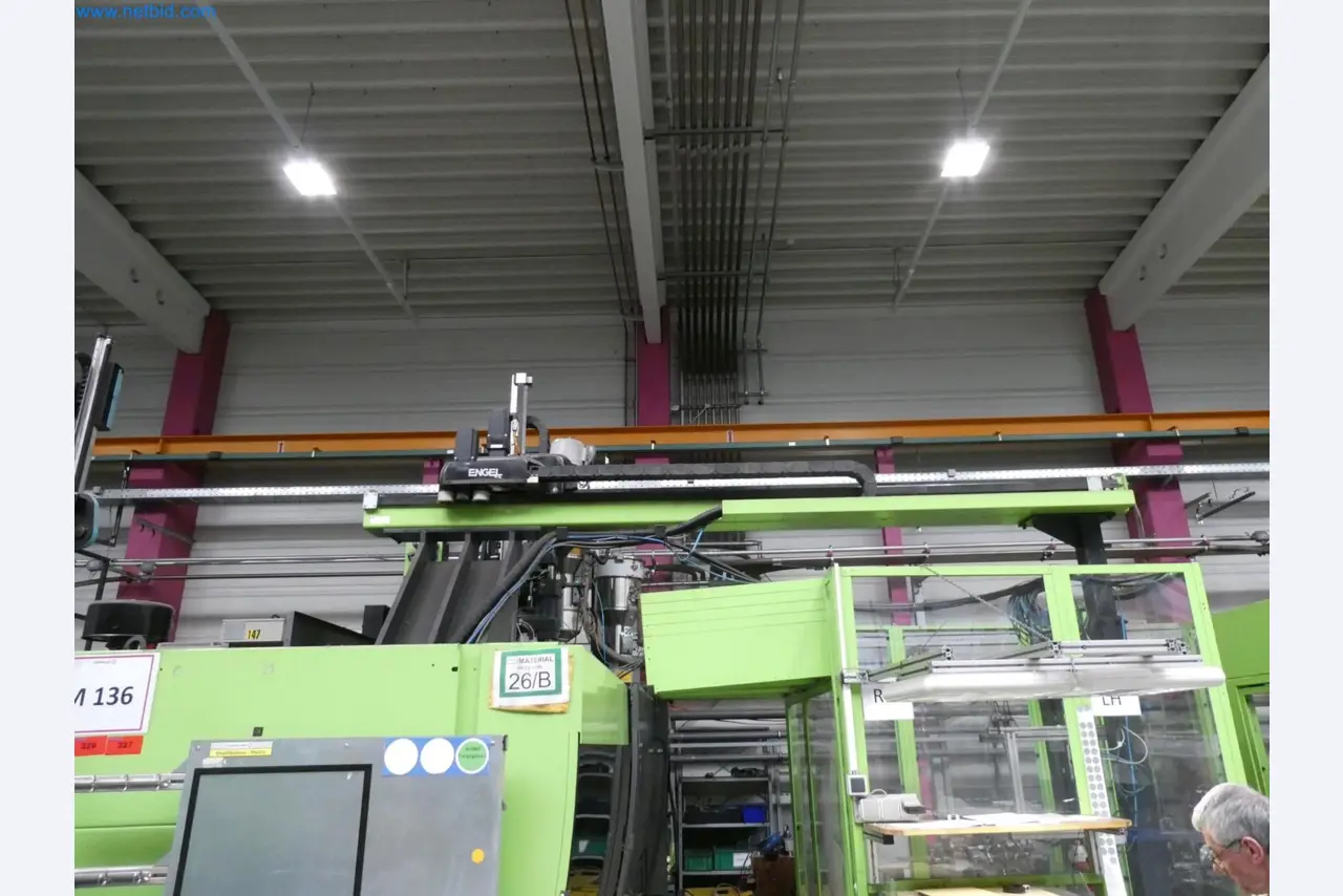 Engel Spritzgießmaschinen und Maschinen aus der Kunststoffindustrie-8