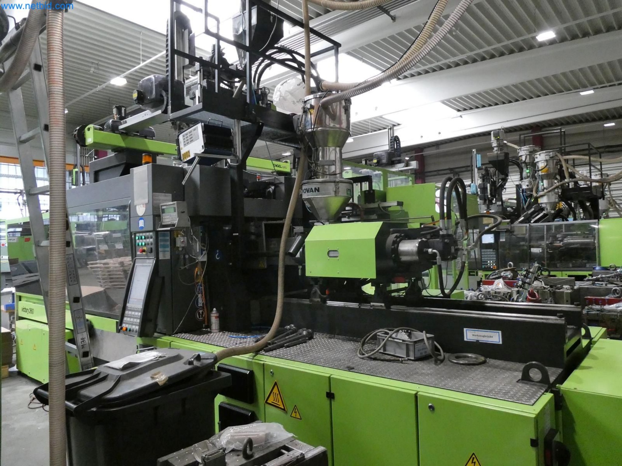 Engel Spritzgießmaschinen und Maschinen aus der Kunststoffindustrie-1