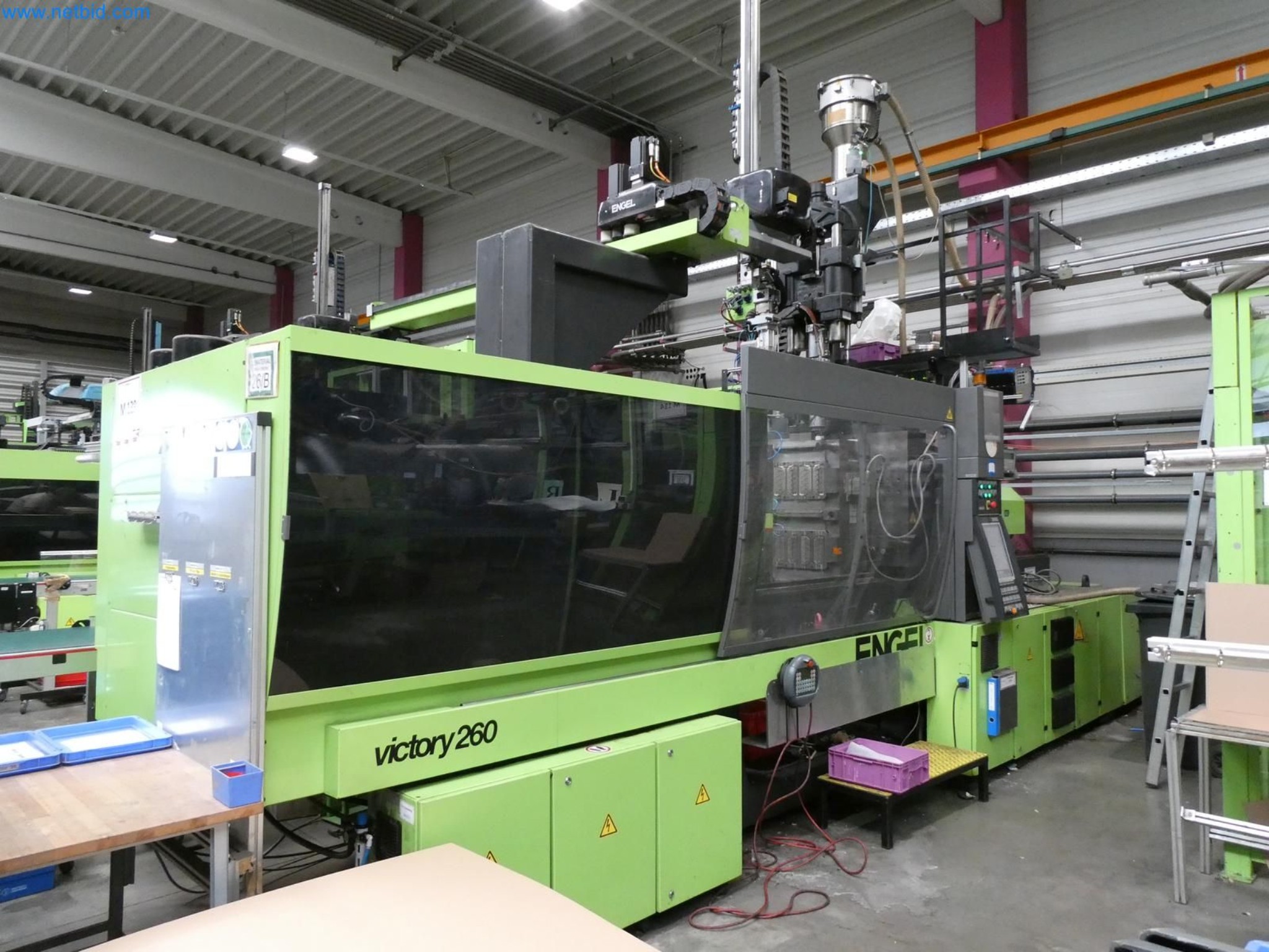 Engel Spritzgießmaschinen und Maschinen aus der Kunststoffindustrie-2