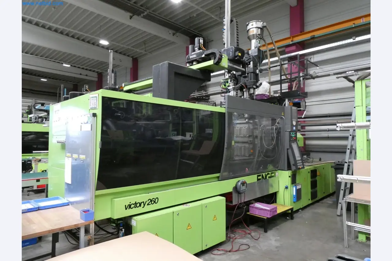 Engel Spritzgießmaschinen und Maschinen aus der Kunststoffindustrie-2