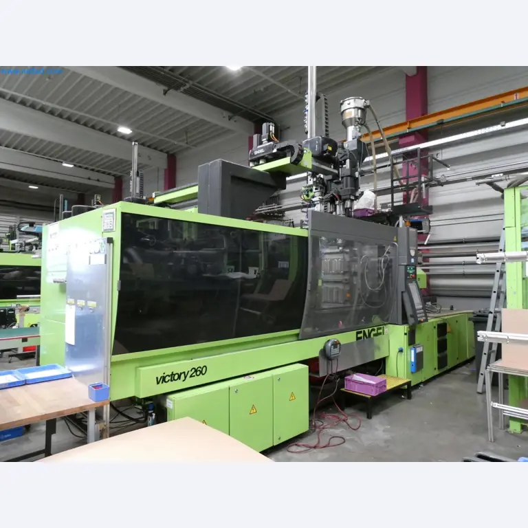 Engel Spritzgießmaschinen und Maschinen aus der Kunststoffindustrie-2