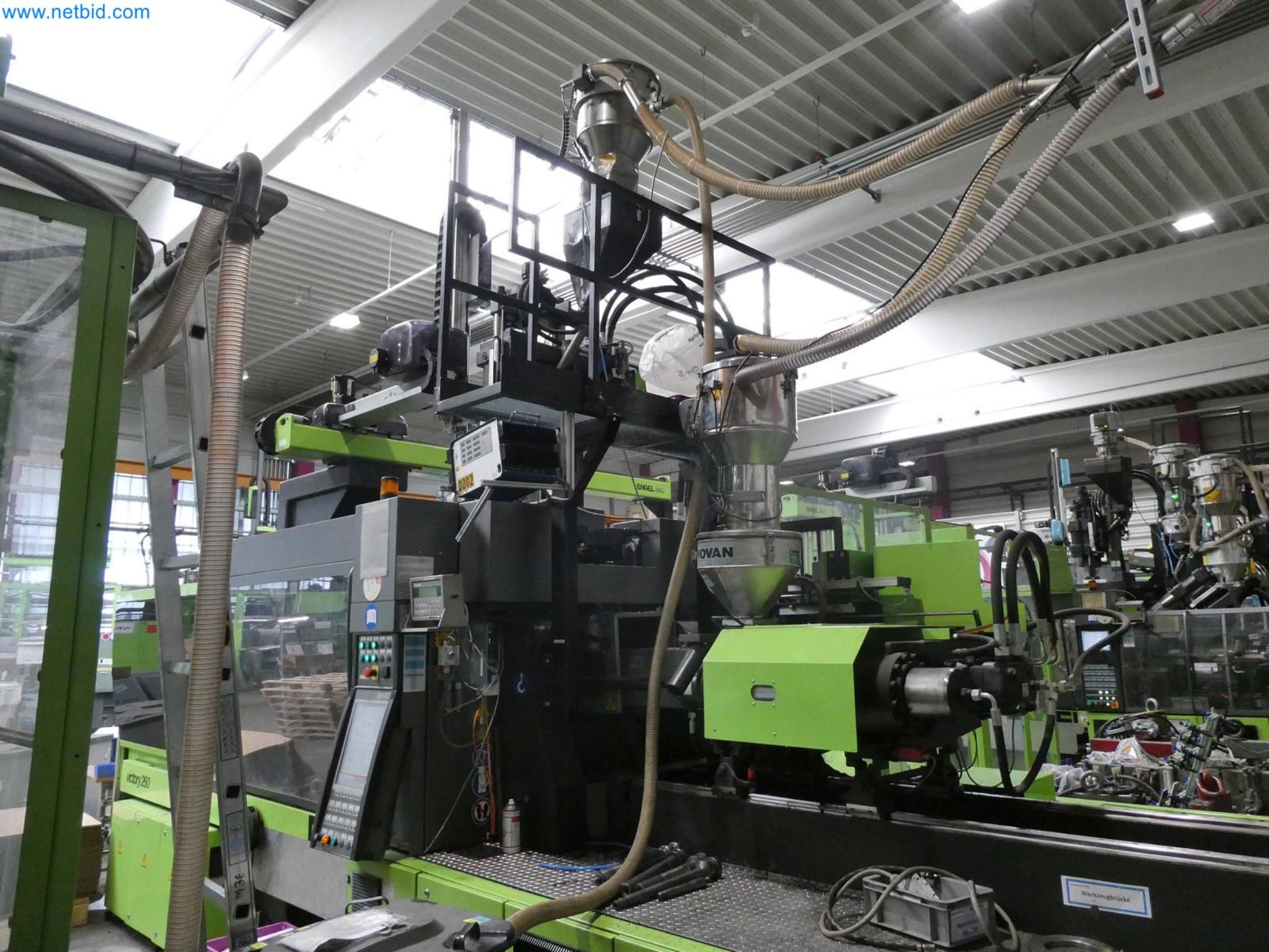 Engel Spritzgießmaschinen und Maschinen aus der Kunststoffindustrie-3