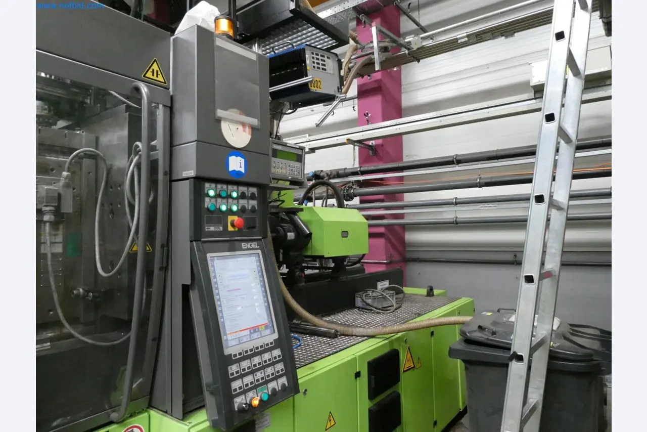 Engel Spritzgießmaschinen und Maschinen aus der Kunststoffindustrie-4