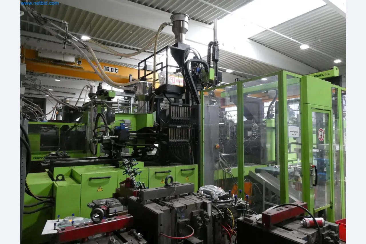 Engel Spritzgießmaschinen und Maschinen aus der Kunststoffindustrie-5