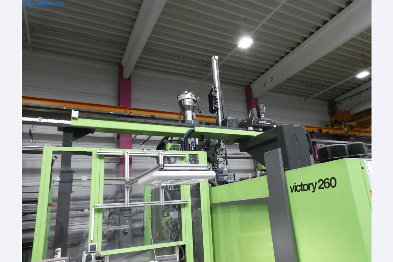 Engel Spritzgießmaschinen und Maschinen aus der Kunststoffindustrie-8