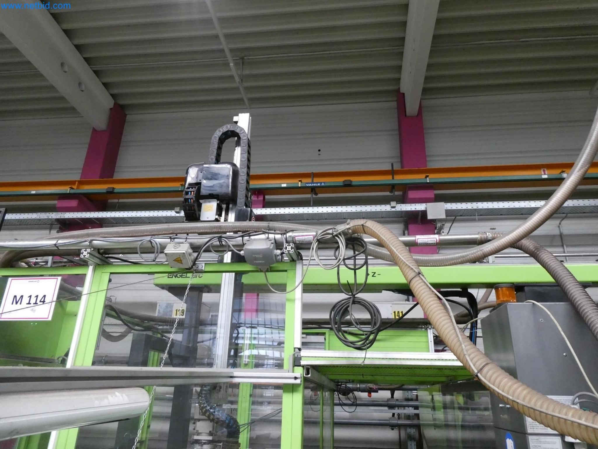 Engel Spritzgießmaschinen und Maschinen aus der Kunststoffindustrie-12