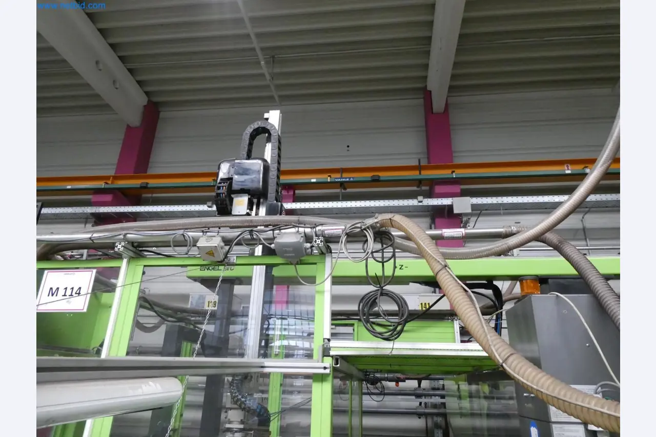 Engel Spritzgießmaschinen und Maschinen aus der Kunststoffindustrie-12