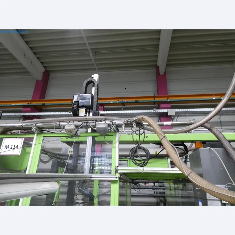 Engel Spritzgießmaschinen und Maschinen aus der Kunststoffindustrie-12