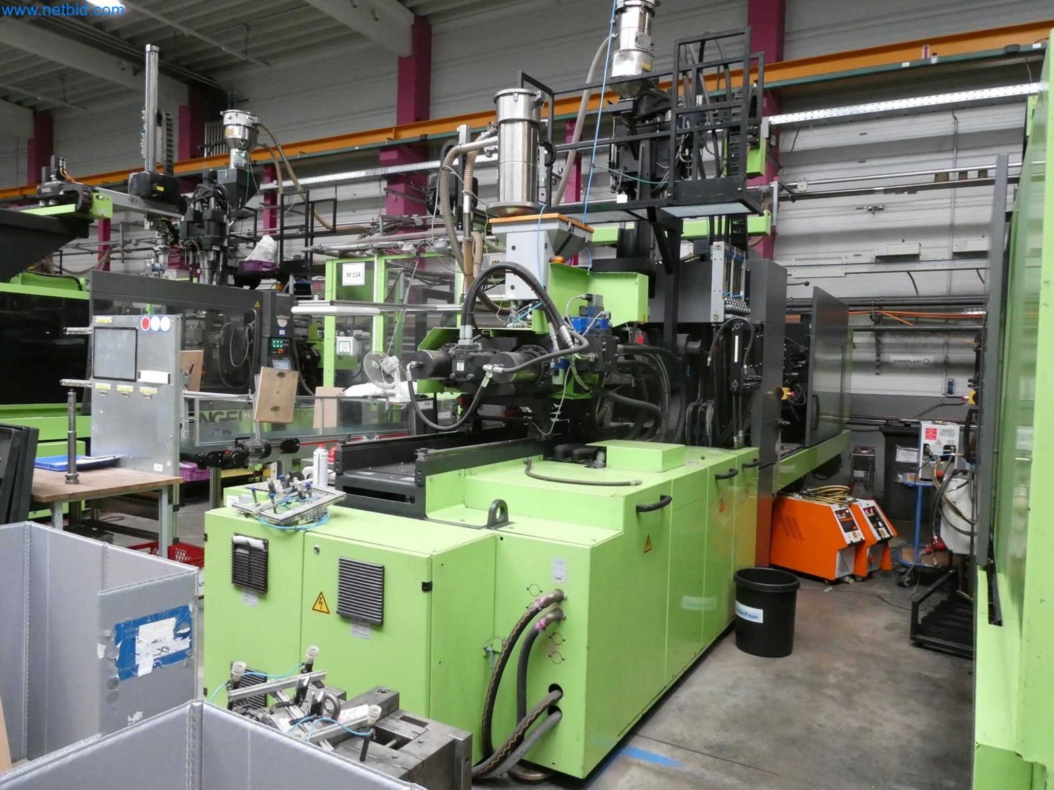 Engel Spritzgießmaschinen und Maschinen aus der Kunststoffindustrie-3