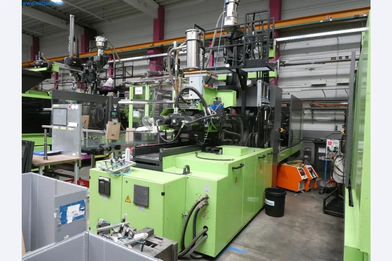 Engel Spritzgießmaschinen und Maschinen aus der Kunststoffindustrie-3